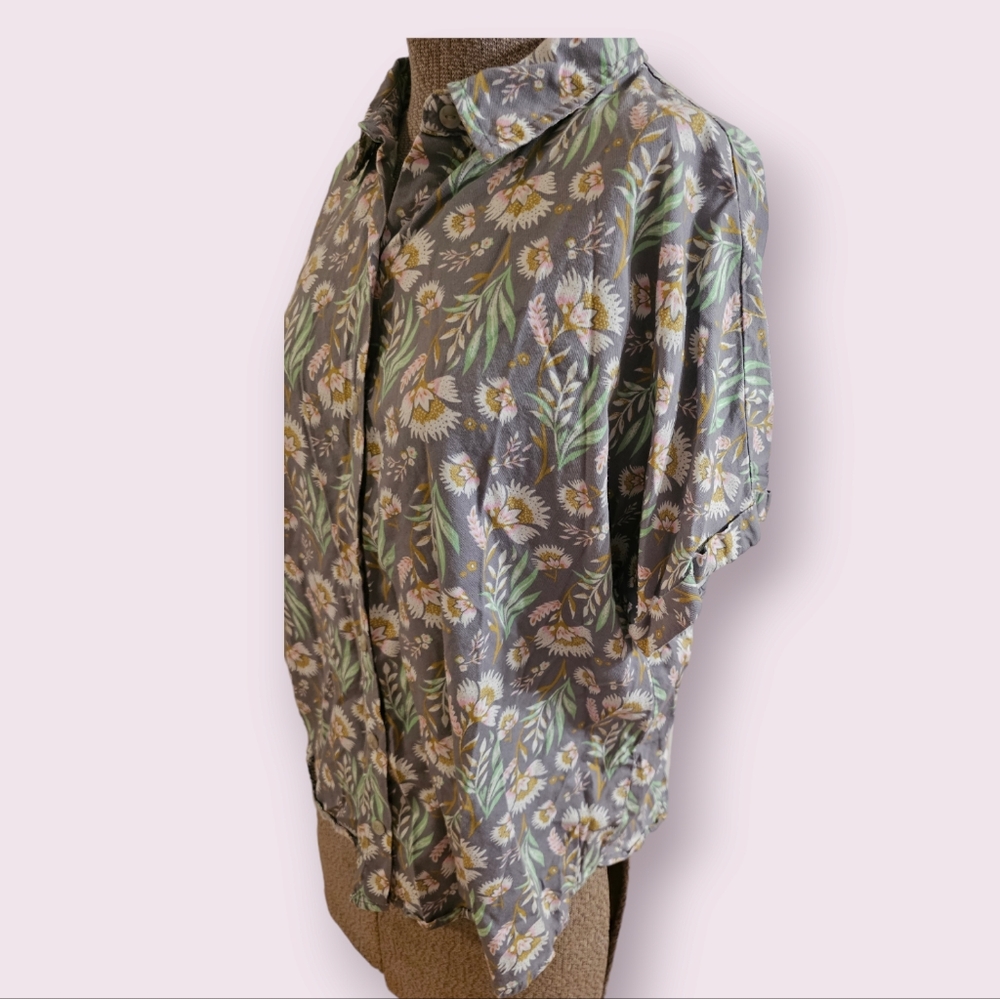 Universal Threads Floral Button Down Gray and Pink top size L